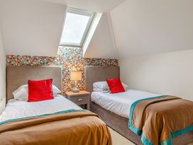 A bedroom with two single beds at Summerleaze Garden Cottage 3 Spa in Bude