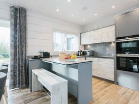 A kitchen with appliances and a fruit bowl at The Glasshouse in Bude