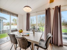 A dining room with a table and chairs at Mullion Spa (Pet) Bude