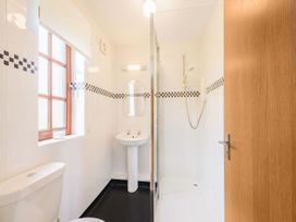A bathroom with a shower, sink, and toilet at Turnberry in Dailly