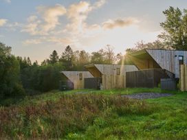 A view of houses with a fence and grass at Orka 2.0 Kinder (Pet) Dumfries