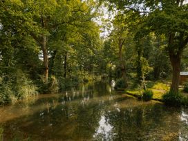 A lake surrounded by trees at Spitfire Lodge in Fair Oak