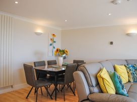A dining room with a table and chairs at 8 Thurlestone Beach in Kingsbridge