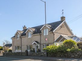 A house with windows and a conservatory at Llwyn Derw in Talybont