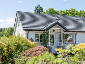 A house with a garden at Oaks Lodge Cottage Ambleside