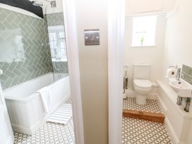 A bathroom with a bathtub and toilet at The Old Bakery in Banbury