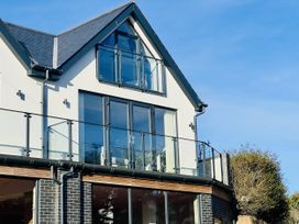 Stylish Felixstowe Apartment with Fabulous Sea Views - Suffolk & Essex - 1193523 - thumbnail photo 2