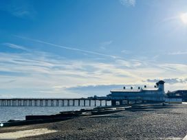 Bright & Modern 4-Bed Felixstowe Duplex with Parking, Near Sea - Suffolk & Essex - 1193525 - thumbnail photo 38