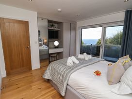 A bedroom with a bed and desk at 2 Remera St. Ives