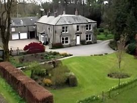 A house with a garage and garden at Studio Apartment at High Dyke Farm in Cockermouth