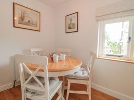 A dining room with a round table and chairs at Greenham Rise in Norton-Sub-Hamdon