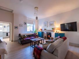 A living room with a sofa and coffee table at 29 Chapel Street in Appleby-In-Westmorland