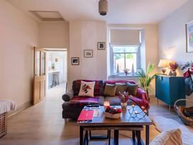 A living room with a sofa and coffee table at 29 Chapel Street in Appleby-In-Westmorland