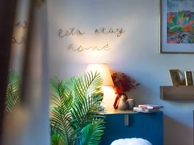 A living room with a plant and lamp at 29 Chapel Street in Appleby-In-Westmorland