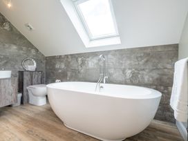 A bathroom with a bathtub and toilet at Valley View Lodge 1 Preston