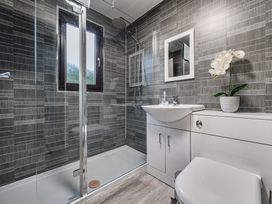 A bathroom with a shower, toilet, and wash basin at Cabin 1 Moffat Manor, Beaufort