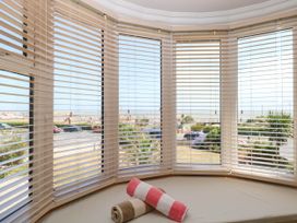 A living room with a window and blinds at Cootiya Corner in Great Lyth