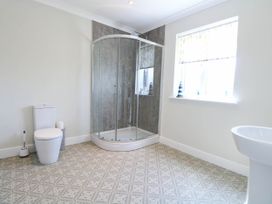 A bathroom with a shower, toilet, and sink at Cootiya Corner in Great Lyth