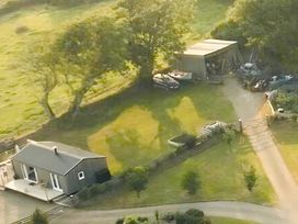 A yard with a building and shed at The lodge at Plumstone View in Haverfordwest
