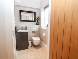 A bathroom with a sink and toilet at East View in Cheltenham