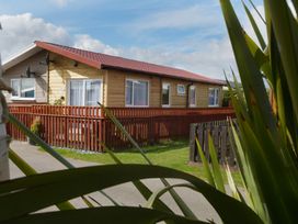 A house with a wooden fence and grass at 228b Eighth Avenue in Bridlington