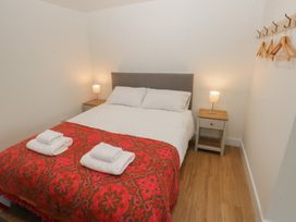 A bedroom with a bed and bedside tables at Heidiaway Lodge in Porth