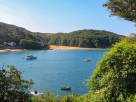 A view of boats on water near a beach at Blackstone Cottage, Salcombe