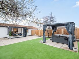 A garden with a hot tub and outdoor furniture at 6 Tegafan in Abergele