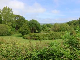 A garden with trees and bushes at Jurassic Discovery Charmouth