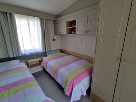 Harbour View - Rockley Park - Dorset - 1194016 - thumbnail photo 11