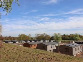A view of mobile homes on a hillside at No.6 - The Pines in Delamere