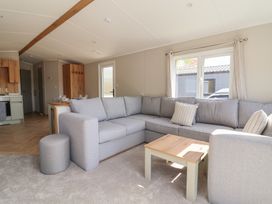 A living room with a sofa and coffee table at No.20 - The Oaks in Delamere