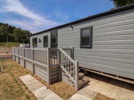 A mobile home with steps and railing at The Oaks 3 Bedrooms Delamere