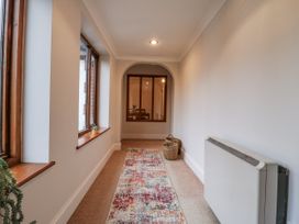 A hallway with windows and a rug at The Pantiles in Banham