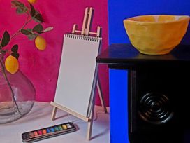 An easel with a notepad and a watercolor palette at Frida's Cottage in Whitby