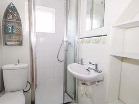 A bathroom with shower, sink, and toilet at 15 Coombe Avenue