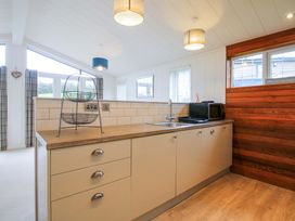 The Hedgerows - Hillview Lodges - Shropshire - 1194208 - thumbnail photo 15