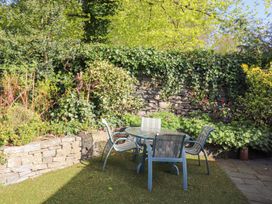 A garden with a table and chairs at Wansfell View in Ambleside