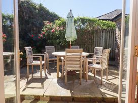 A garden with a table and chairs at Pillars in Barnstaple