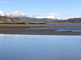 A view of mountains and water at 12 Glyn Terrace in Borth-Y-Gest