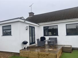 An outdoor area with a table and chairs at 15 Lamsey Lane in King's Lynn