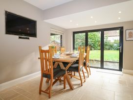 A dining room with a table and chairs at Woodlands house in Ringwood