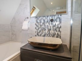 A bathroom with a sink and bathtub at Woodlands house in Ringwood