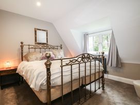 A bedroom with a bed and bedside table at Woodlands house in Ringwood