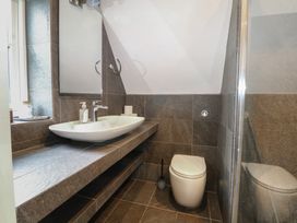 A bathroom with a sink, toilet, and shower at Woodlands house in Ringwood
