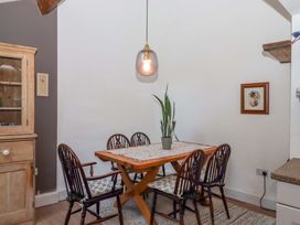 A dining room with a table and chairs at Park Cottage in Kingsbridge