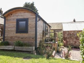 A wooden hut with plants in the garden at Dunfell Shepherd's Hut Appleby-In-Westmorland