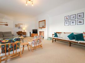 A living room with a sofa and chairs at Cribba