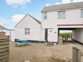 An exterior view of a house with a picnic table at Cribba in Port Isaac