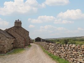 A dirt path with stone houses and walls in the countryside at Easthwaite Cottage Nether Wasdale near Wastwater